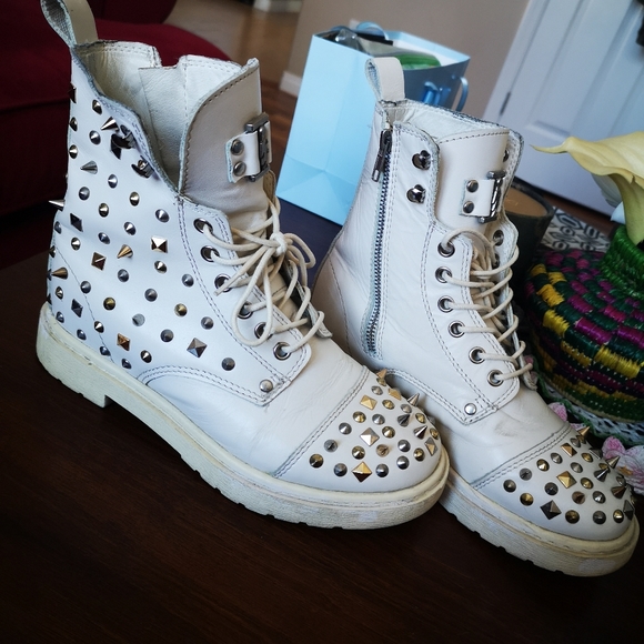 White studded Combat boots - Picture 2 of 6